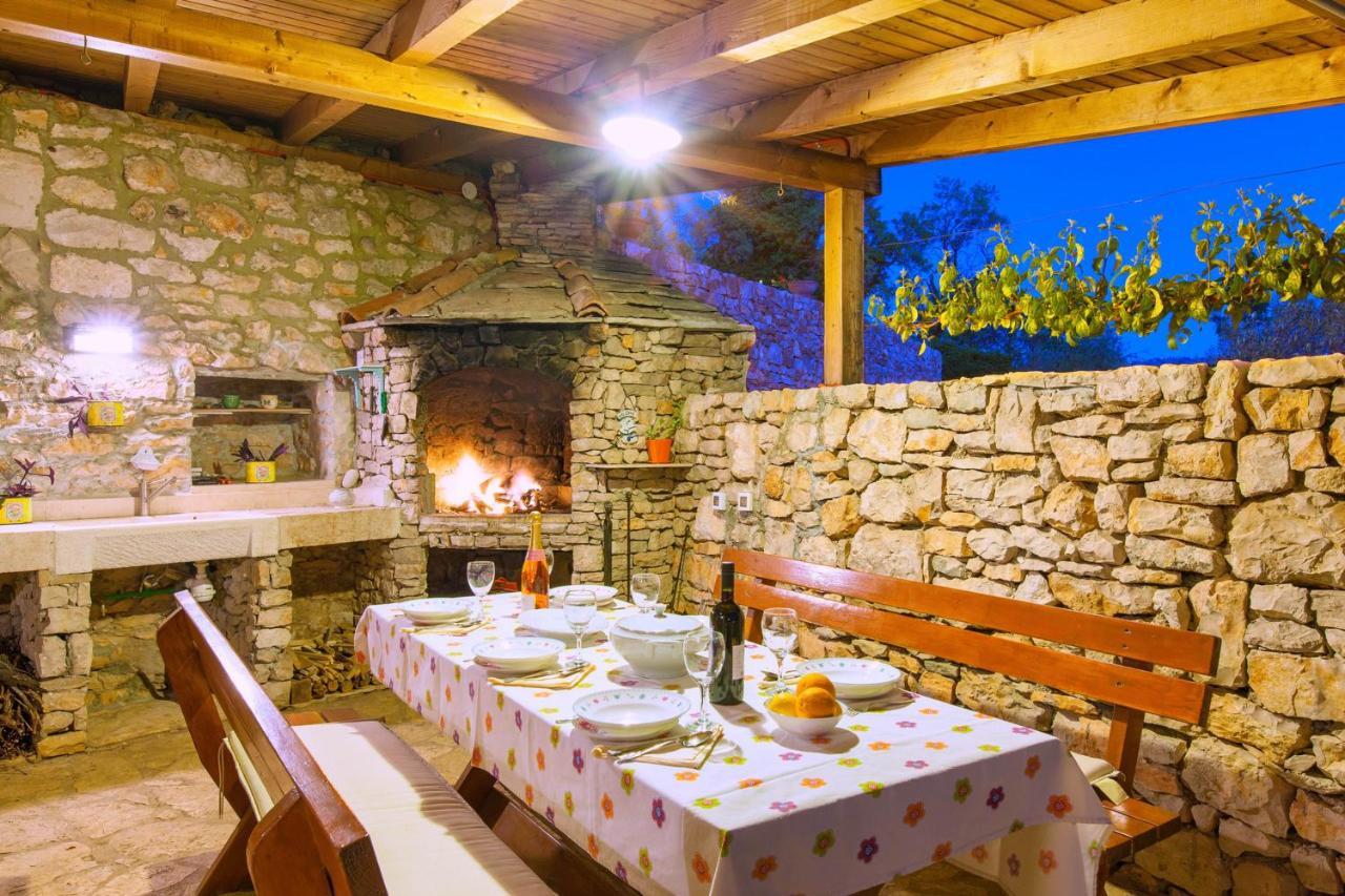 Villa Vicina Heritage Villa For 9,Milna - Close To Restaurants And Shops מראה חיצוני תמונה